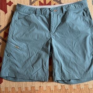Or is hiking short in technical fabric